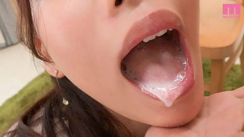 【8月出道新人AV女优】超人气巨乳风俗孃vs外表是平凡OL的饮精天才